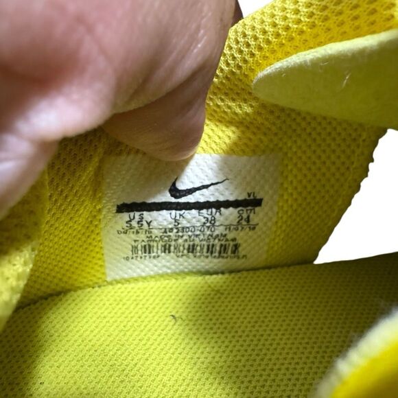 NIKE Tiempo Soccer Cleats SIZE 5.5 YOUTH GRAY/YELLOW AO2300-070 Football - Picture 4 of 8